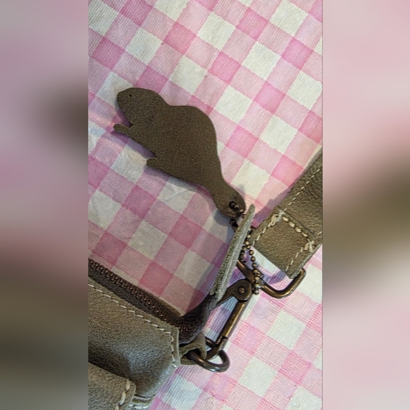 ROOTS Cross Saddle Tribe Crossbody, Hand-made In Canada Natural Italian Leather - Picture 7 of 16